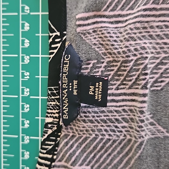 banana republic petite medium tank top black with white and purple geometric - Picture 2 of 4